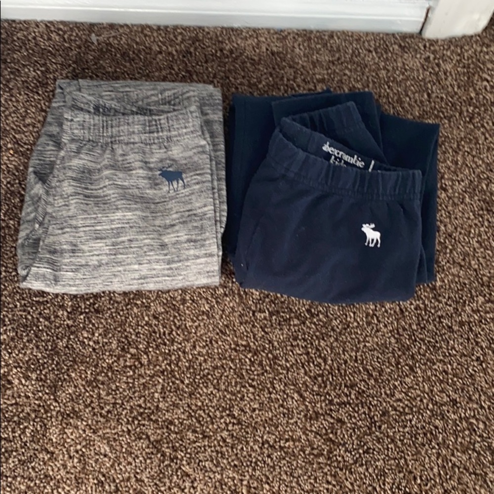 2 pairs of abercrombie leggings.